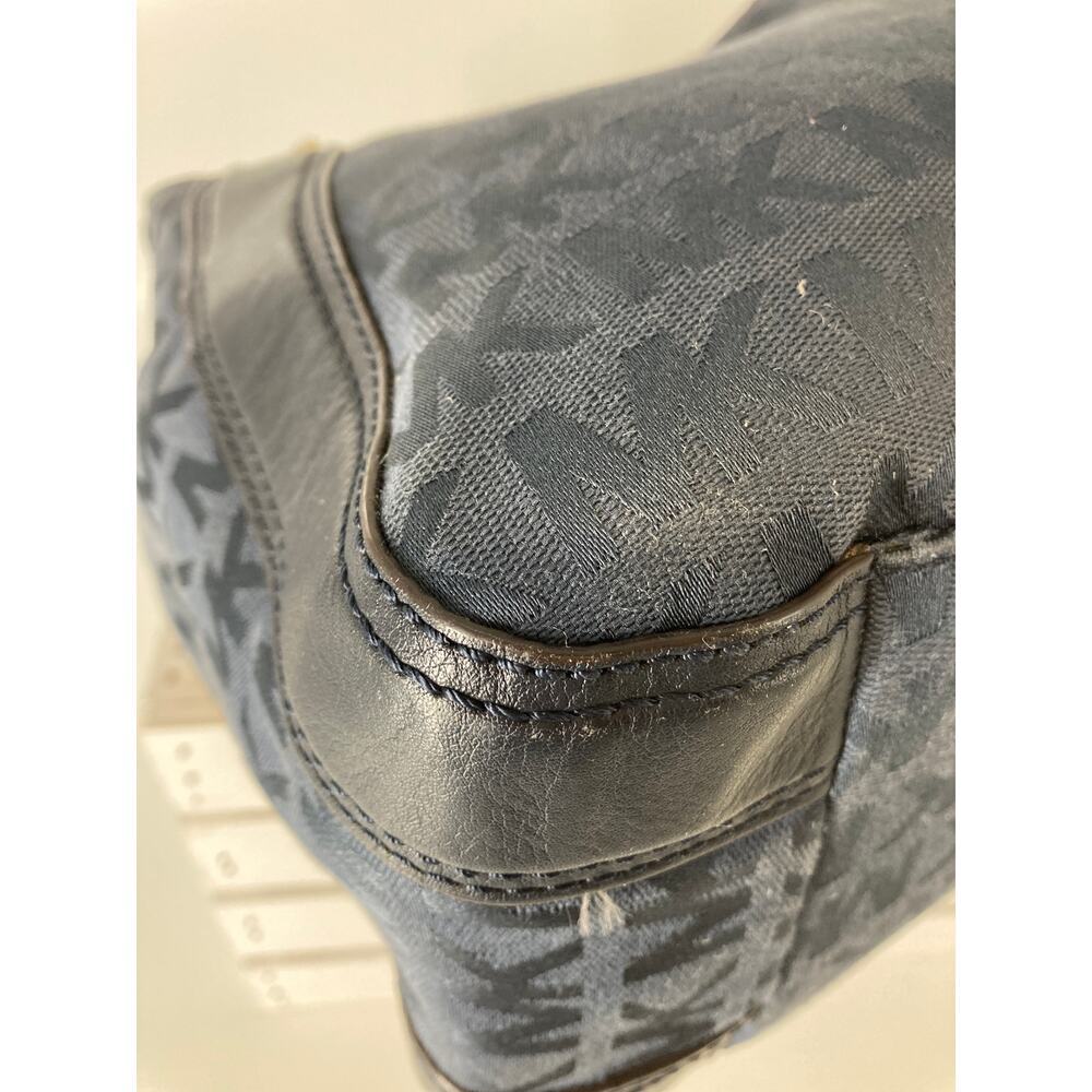 MICHAEL KORS LARGE NAVY CANVAS SIGNATURE PRINT SHOULDER BAG - Picture 9 of 16